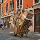 Paketdienst in Venedig