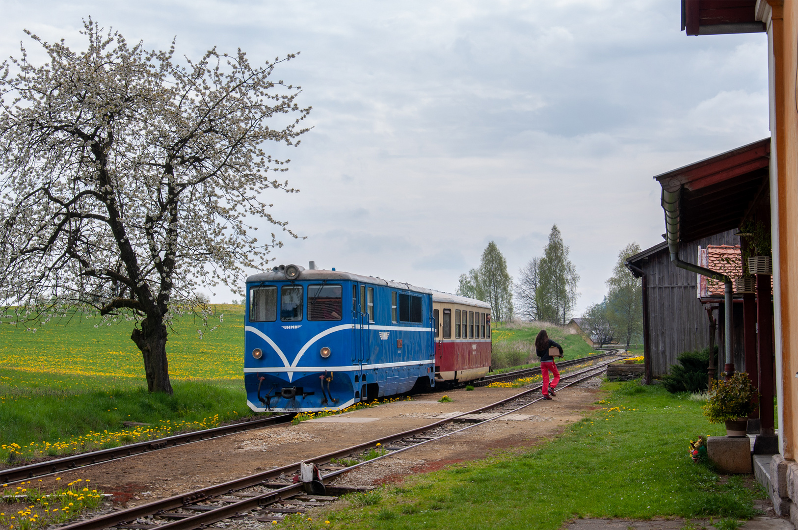 Paketübergabe in Vcelnicka