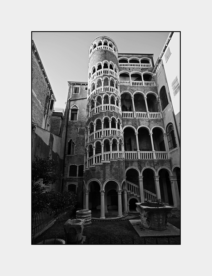 *Pal. Contarini del Bovolo*