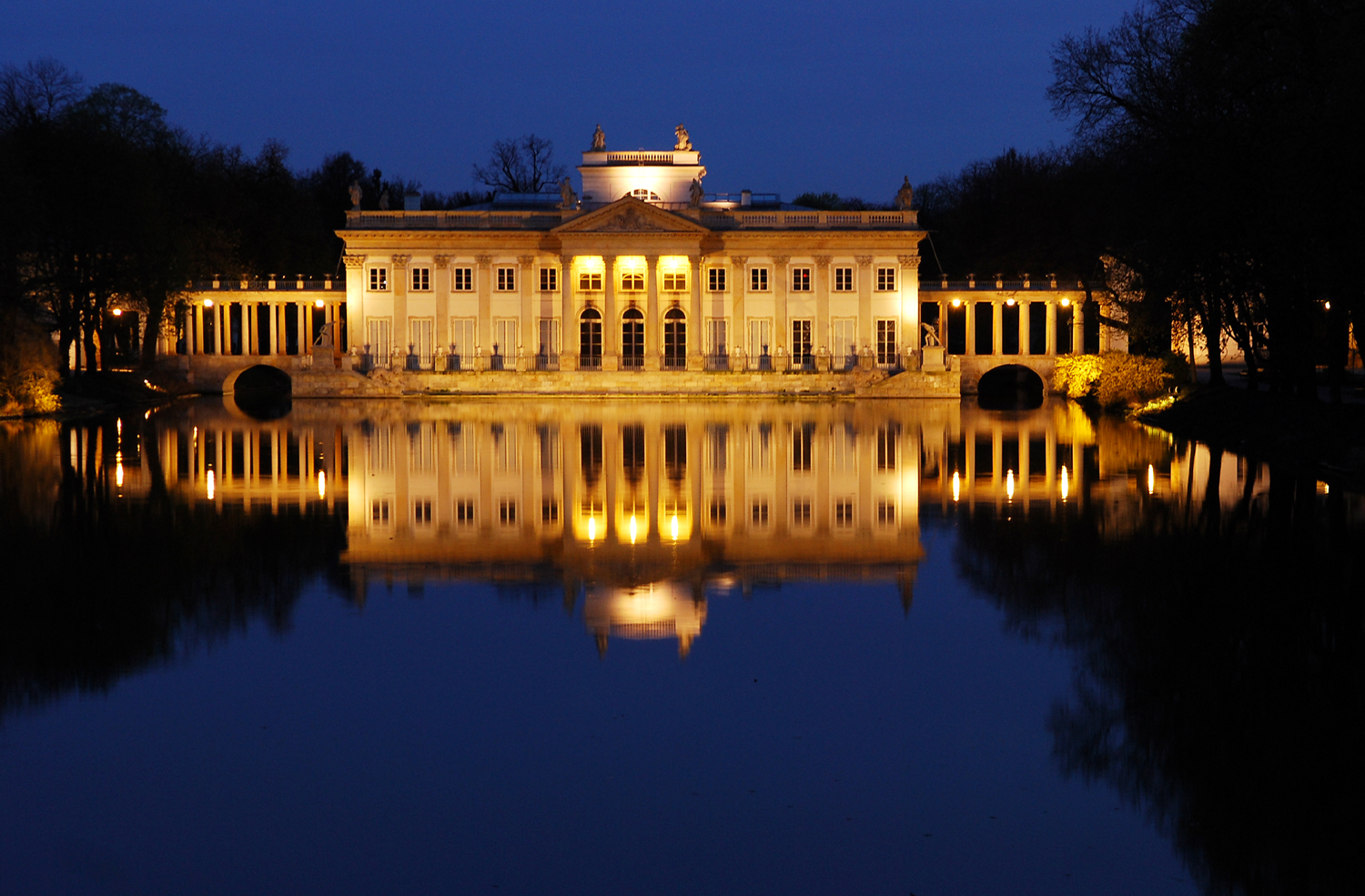 Palace by night