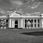 Palacio Nacional de la Cultura con niña