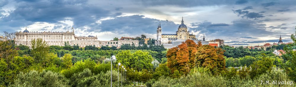 Palacio Real y Basilica de la Almudena.