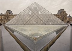 Palais du Louvre - Pyramide du Louvre - 03
