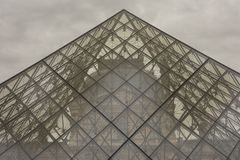 Palais du Louvre - Pyramide du Louvre - 05