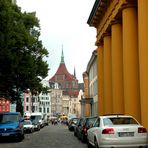 Palais-Ensemble (rechtsseitig) und die Marienkirche von Rostock ...