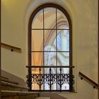 Palais Ferstel - Fenster im Treppenhaus mit Blick in die Aula