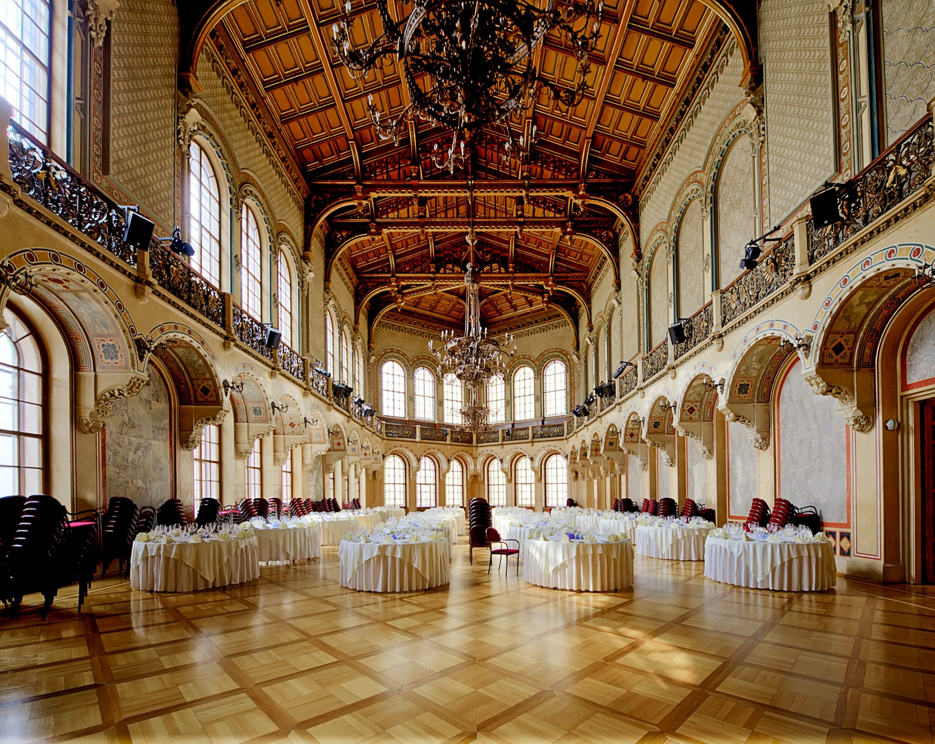 Palais Ferstel - Gedeckte Tische im Festsaal