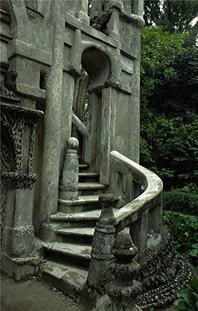 PALAIS IDEAL DU FACTEUR CHEVAL L'escalier