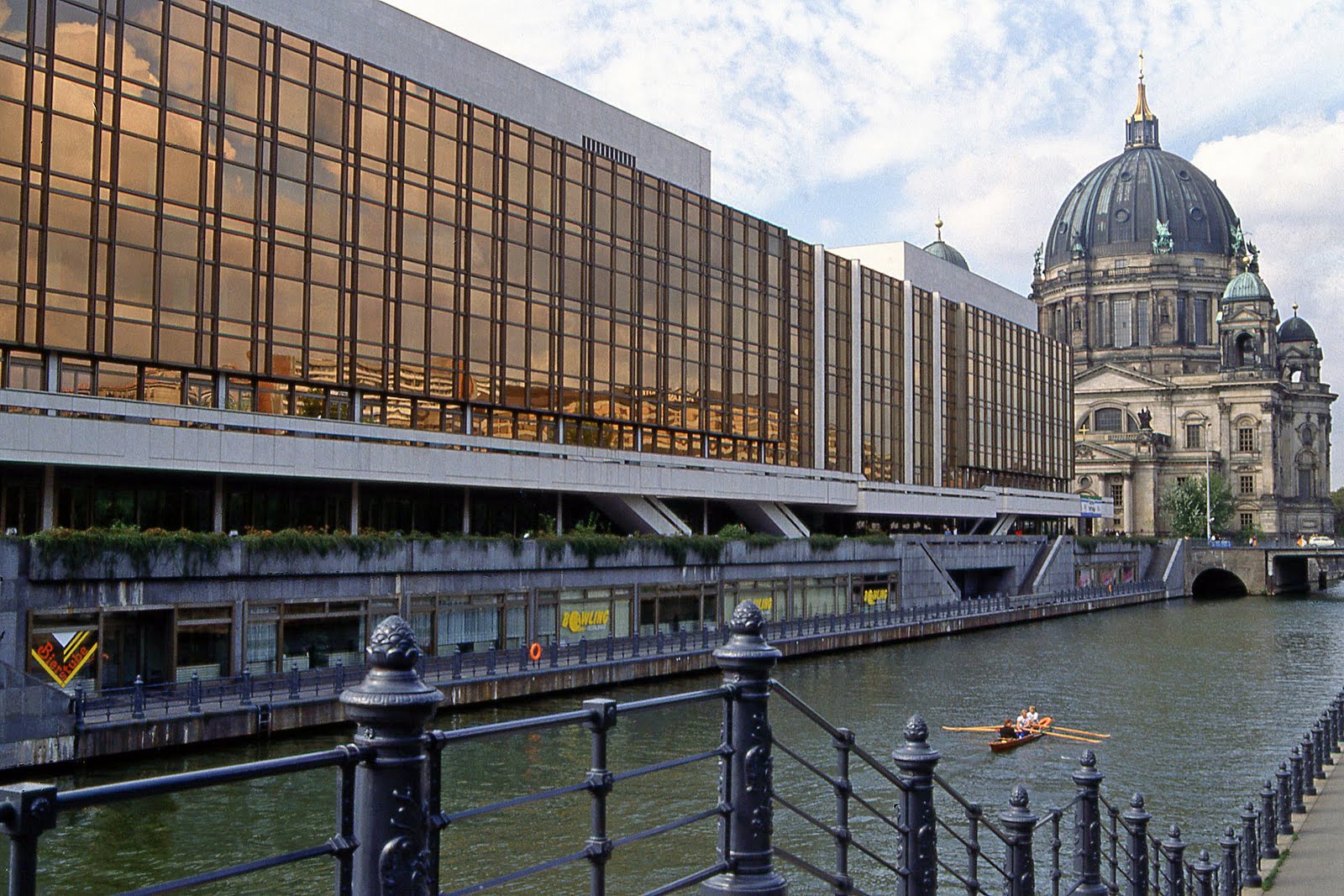 Palast der Republik mit Dom