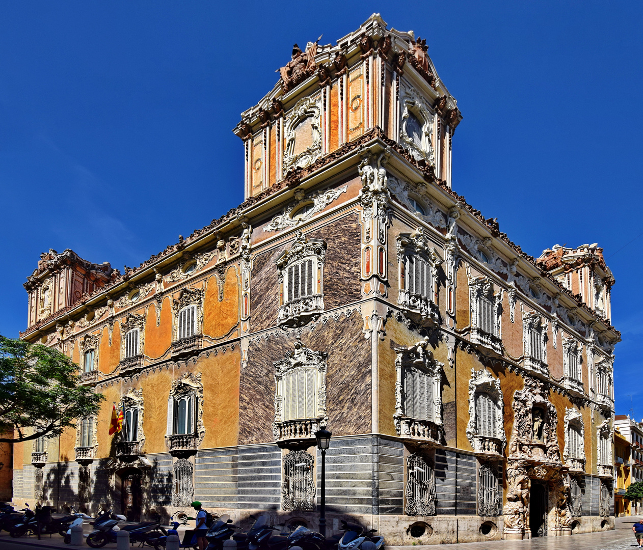 Palast und Keramikmuseum