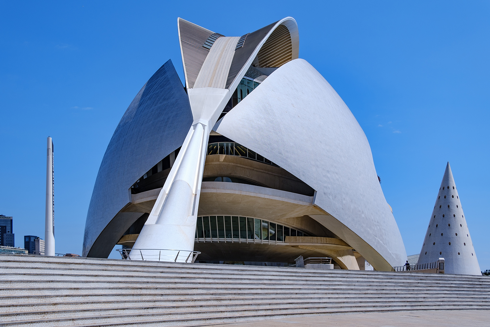 Palau de les Arts in der Stadt der "Wissenschaft und Künste, Valencia,  Santiago Calatrava