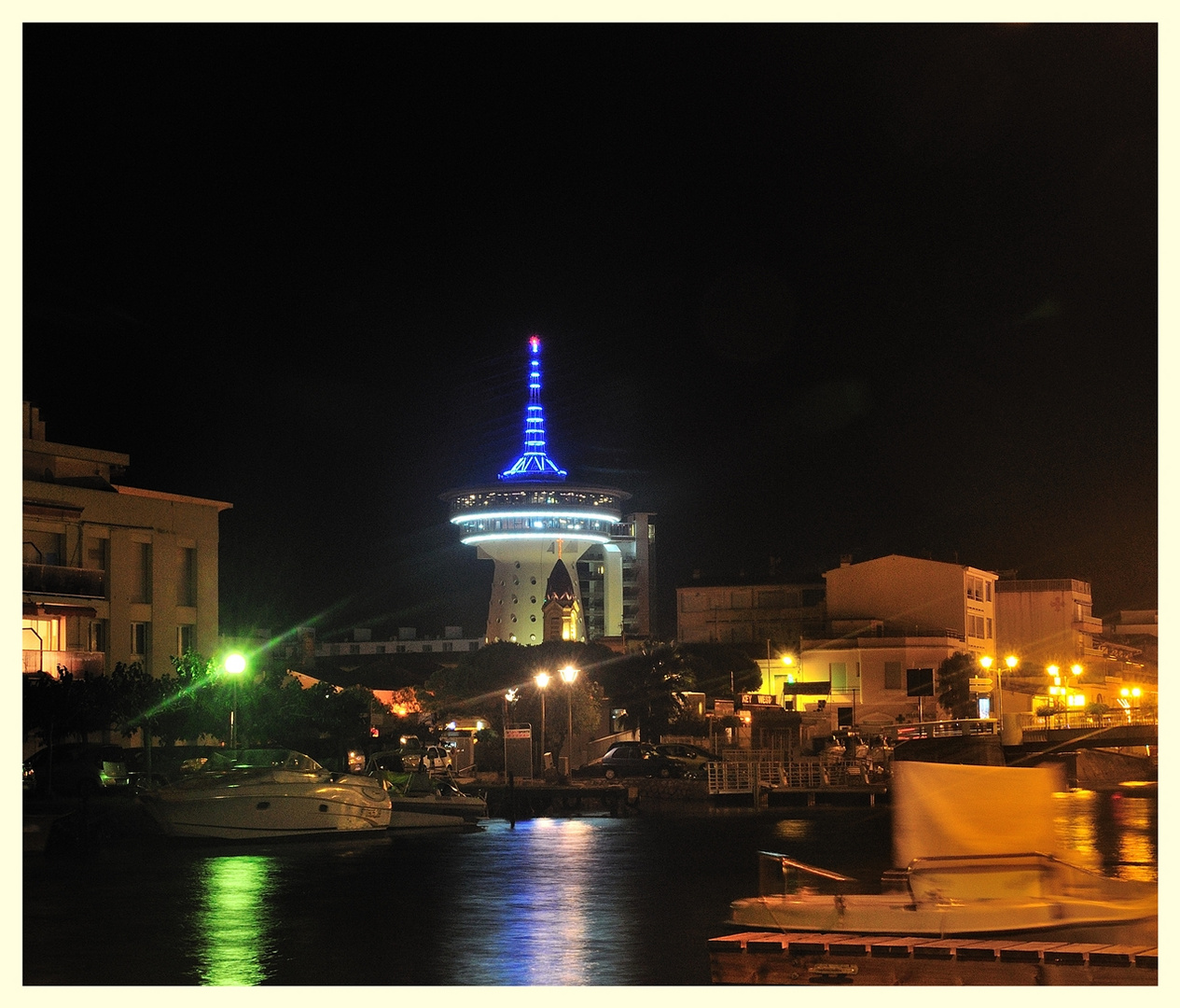 Palavas les flots bei Nacht, der Wasserturm