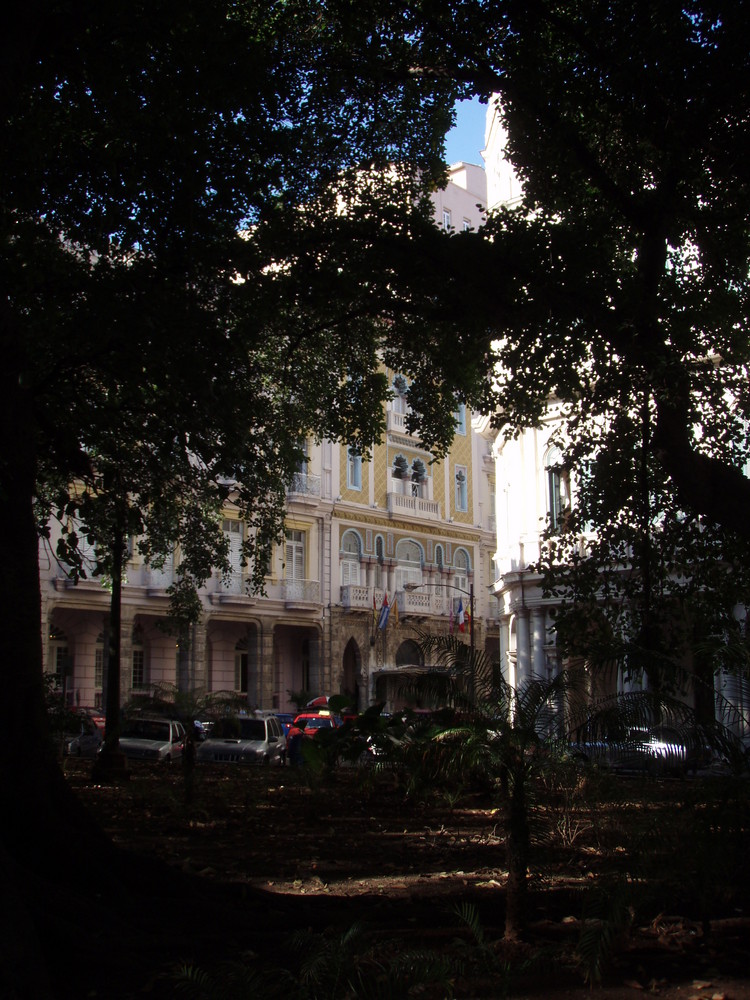 Palazzo aus Schatten heraus - Havanna, Kuba