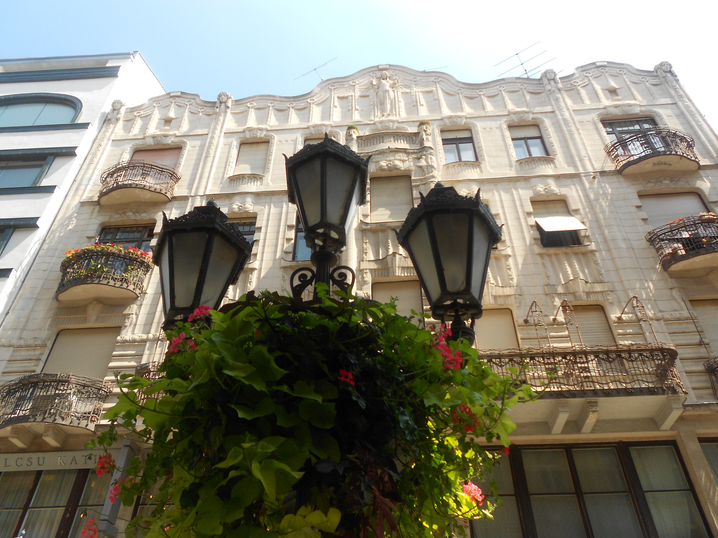 Palazzo con lampioni a Budapest