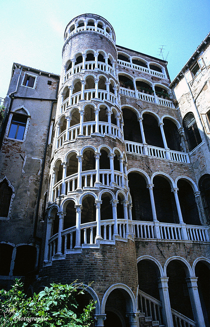 Palazzo Contarini di Bovolo ..