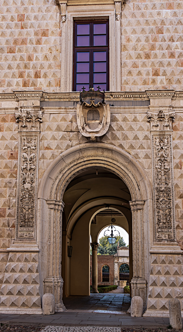 Palazzo dei Diamanti