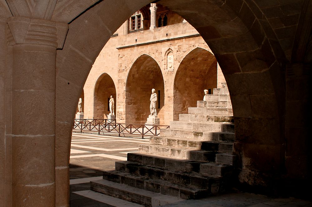 Palazzo del Gran Maestro - Particolare del chiostro 3-