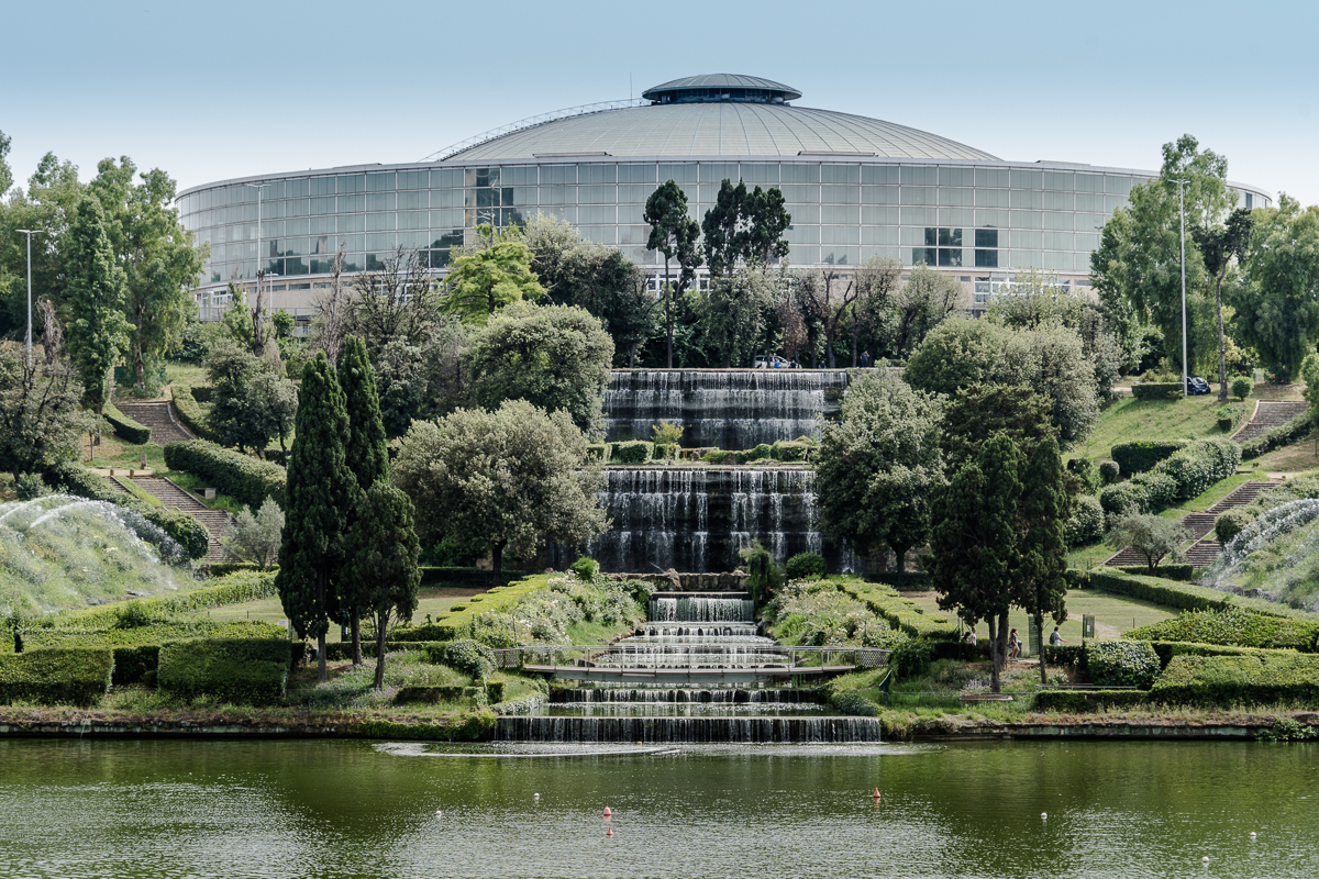 Palazzo dello Sport mit Wasserfall 