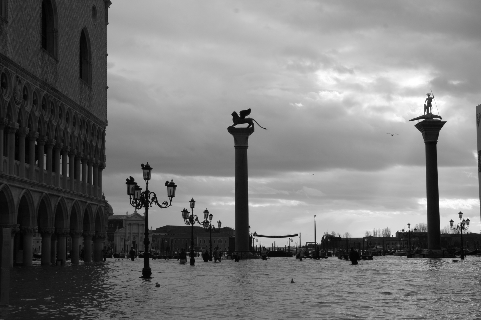 Palazzo Ducale e le colonne di Marco e Todaro con 156cm di acqua alta!