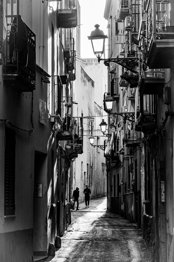 Palermo - Gasse mit Laternen