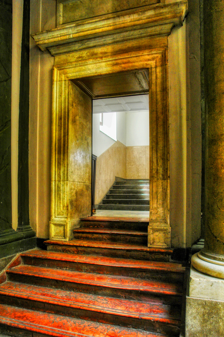 palermo-treppe-innenhof