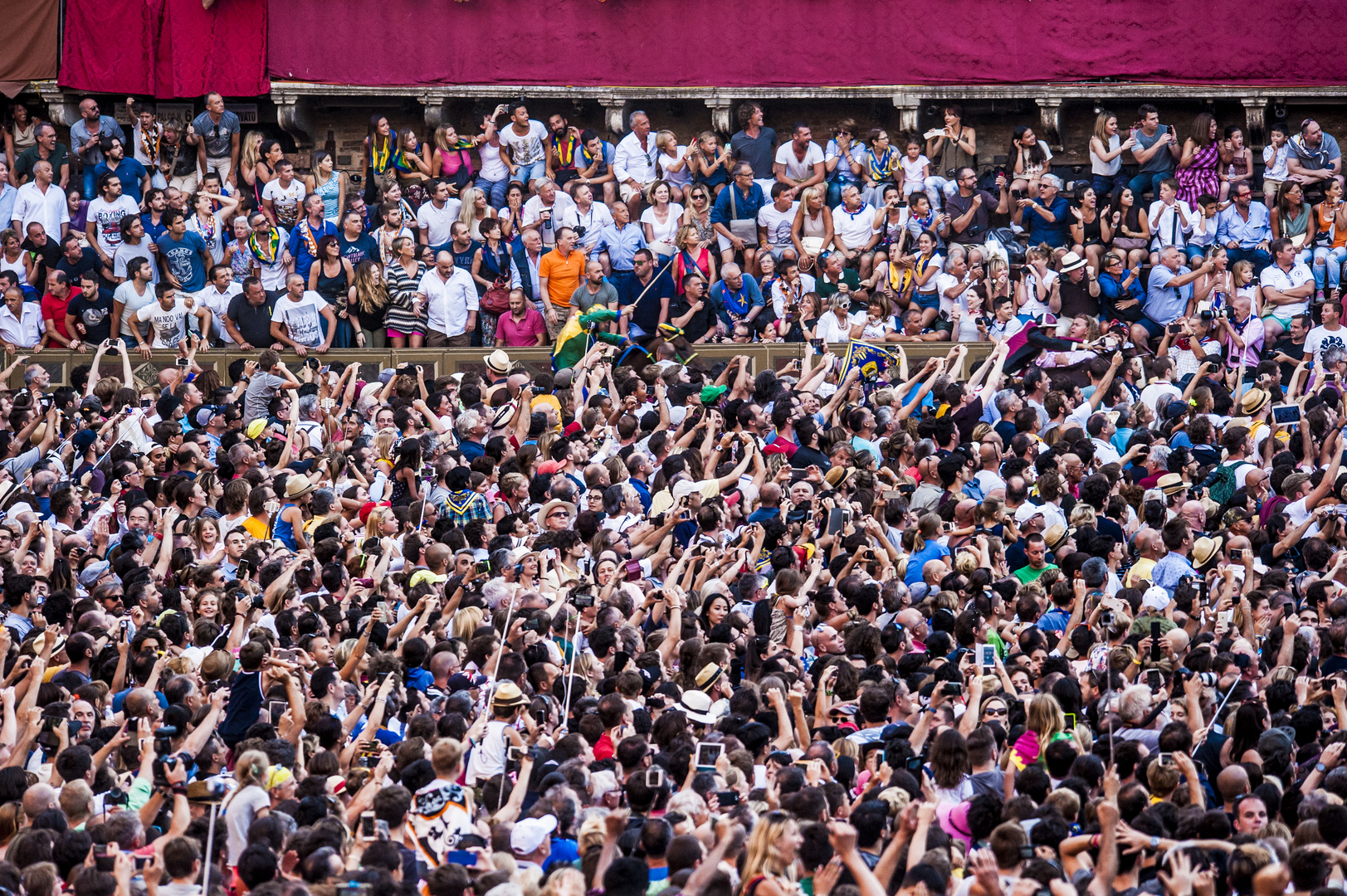 "Palio di Siena". Ride the Wave 