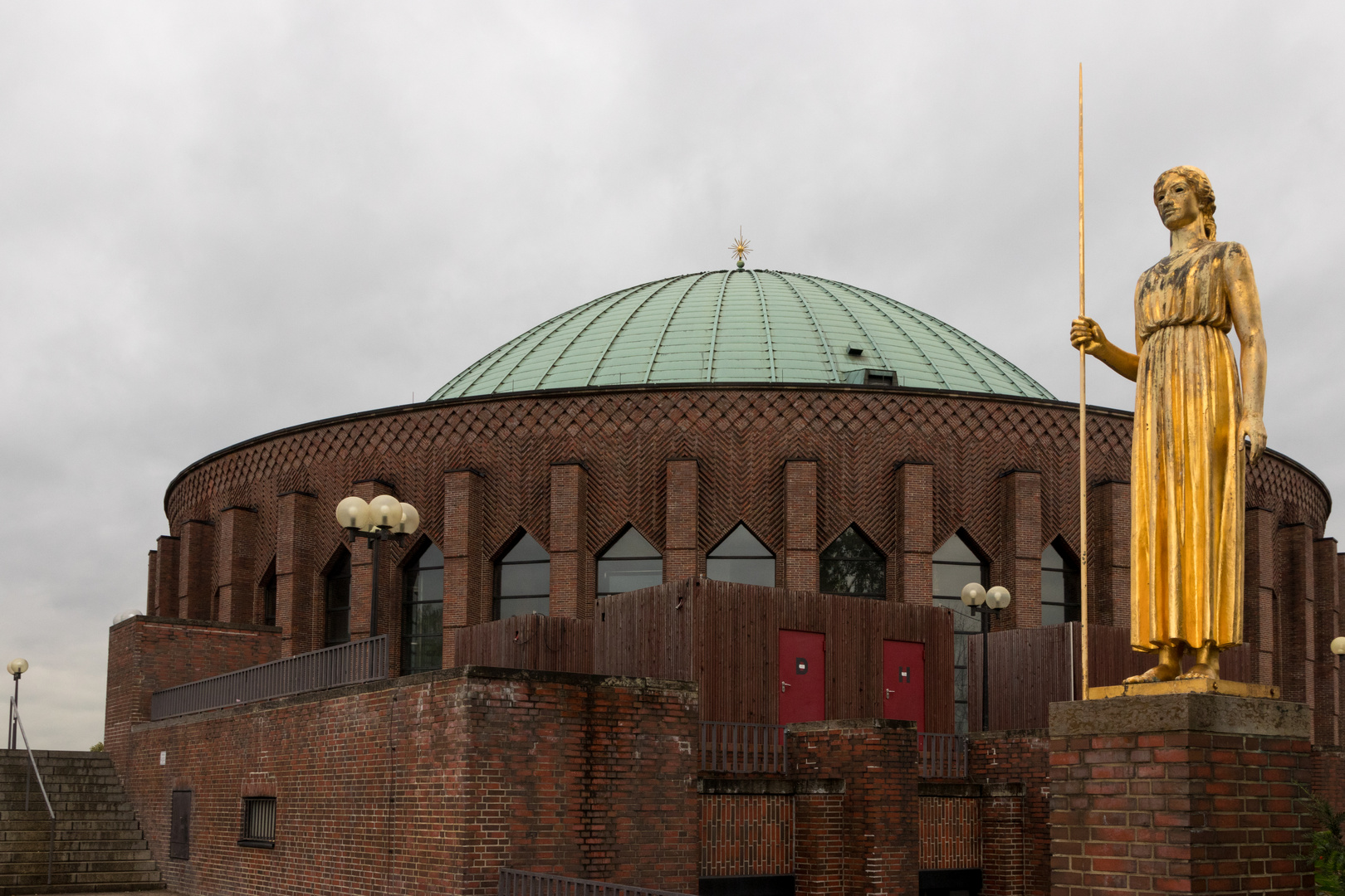 Pallas Athene vor der Tonhalle Düsseldorf