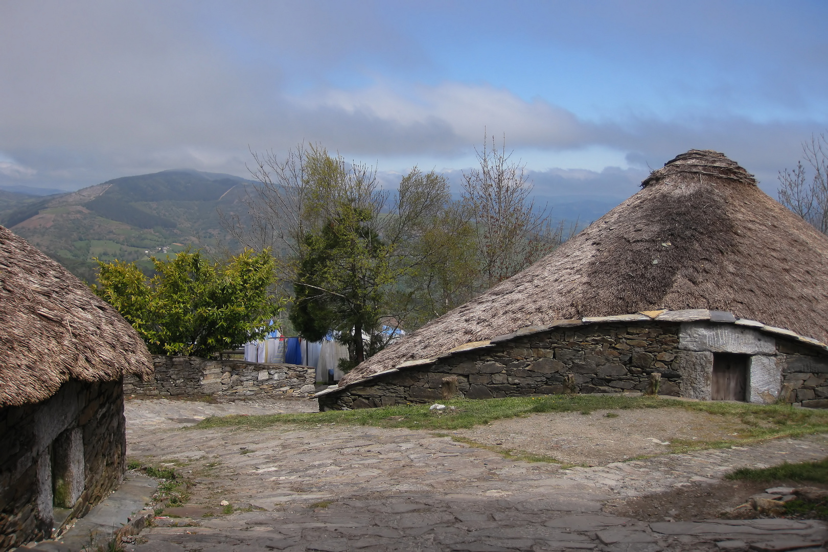 Pallozas in O Cebreiro