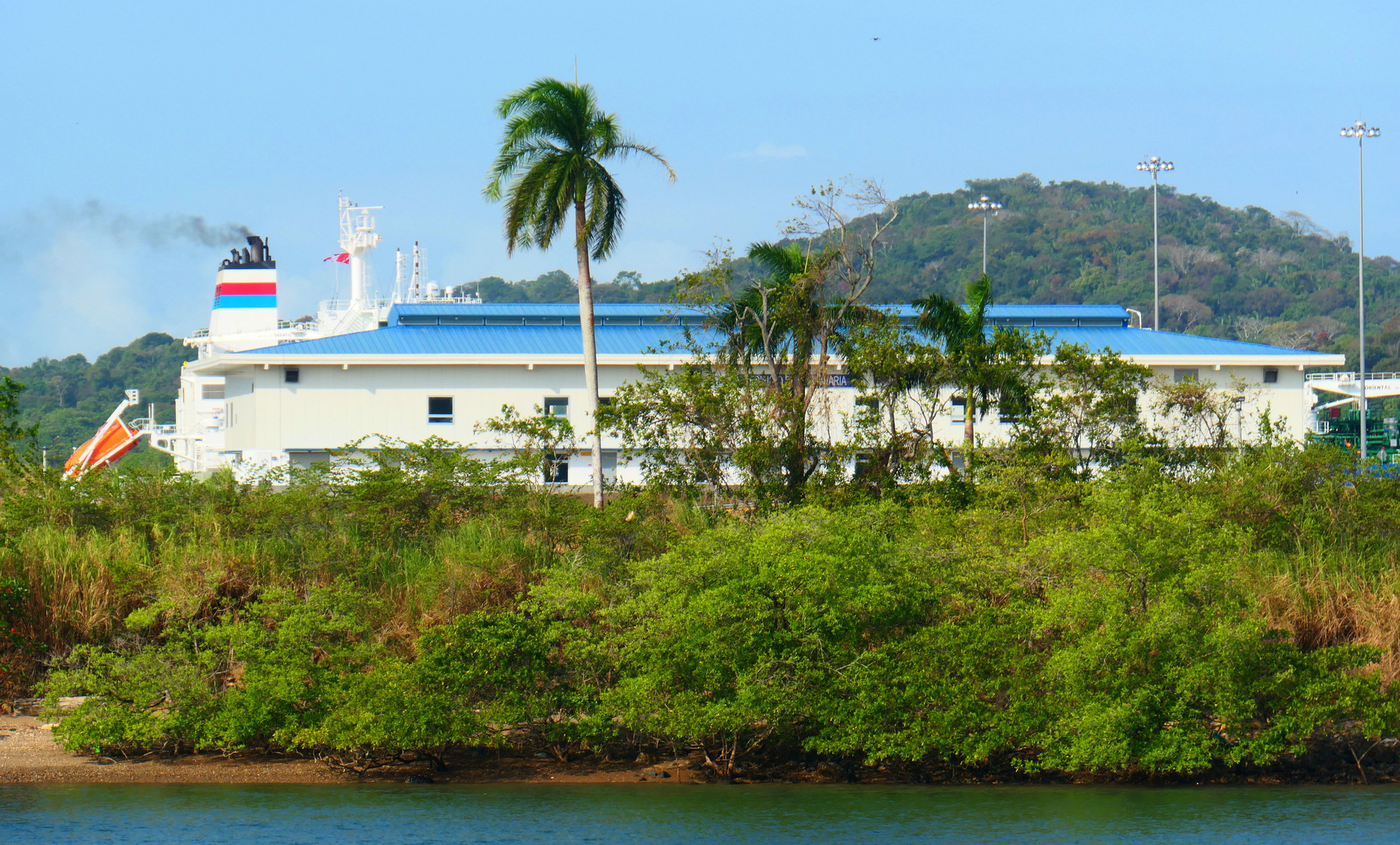 Panama-Kanal Haus gestreift