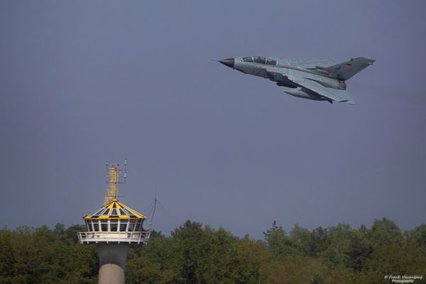*** Panavia Tornado 43 + 50 übt auf Nordhorn Range ***