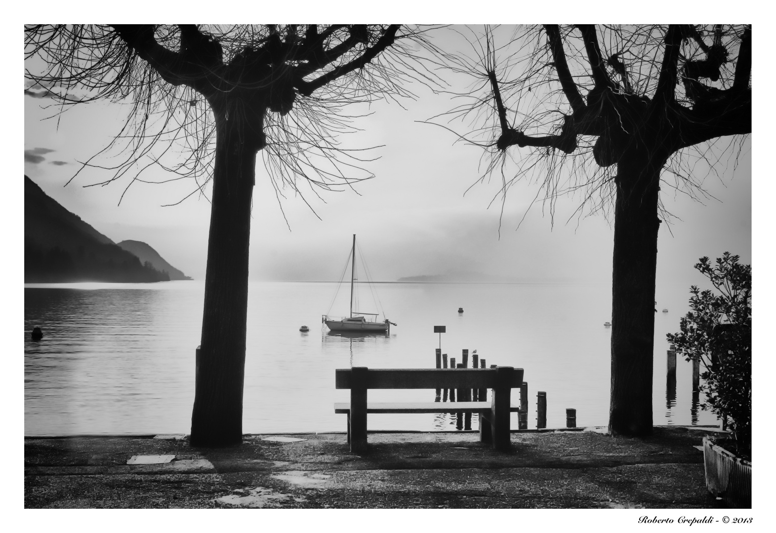 Panchina con vista sul lago