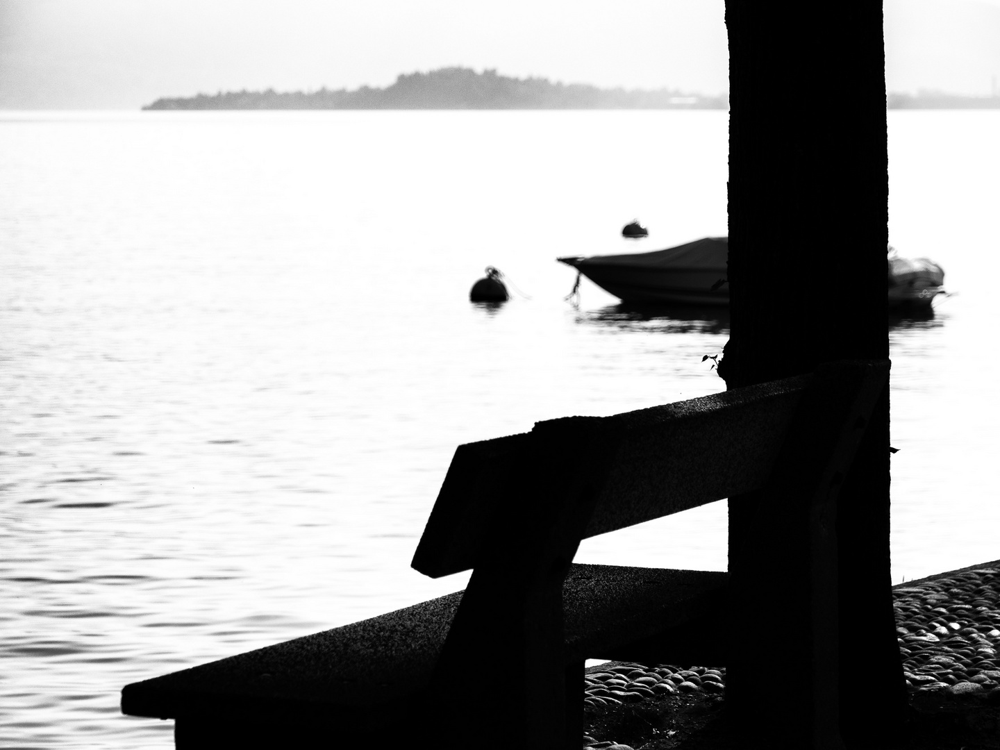 Panchina sul lago
