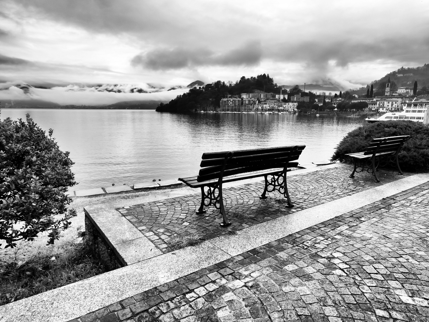 Panchine vista lago