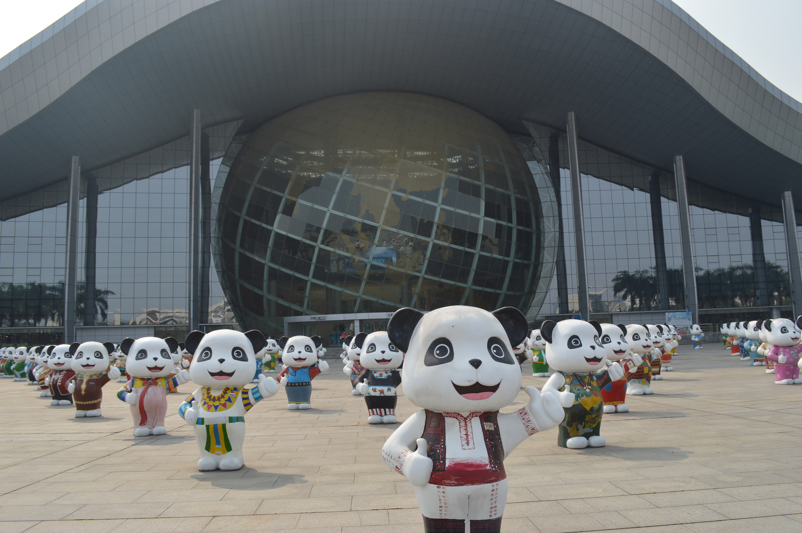 Pandas vor dem Science Center in Guangzhou