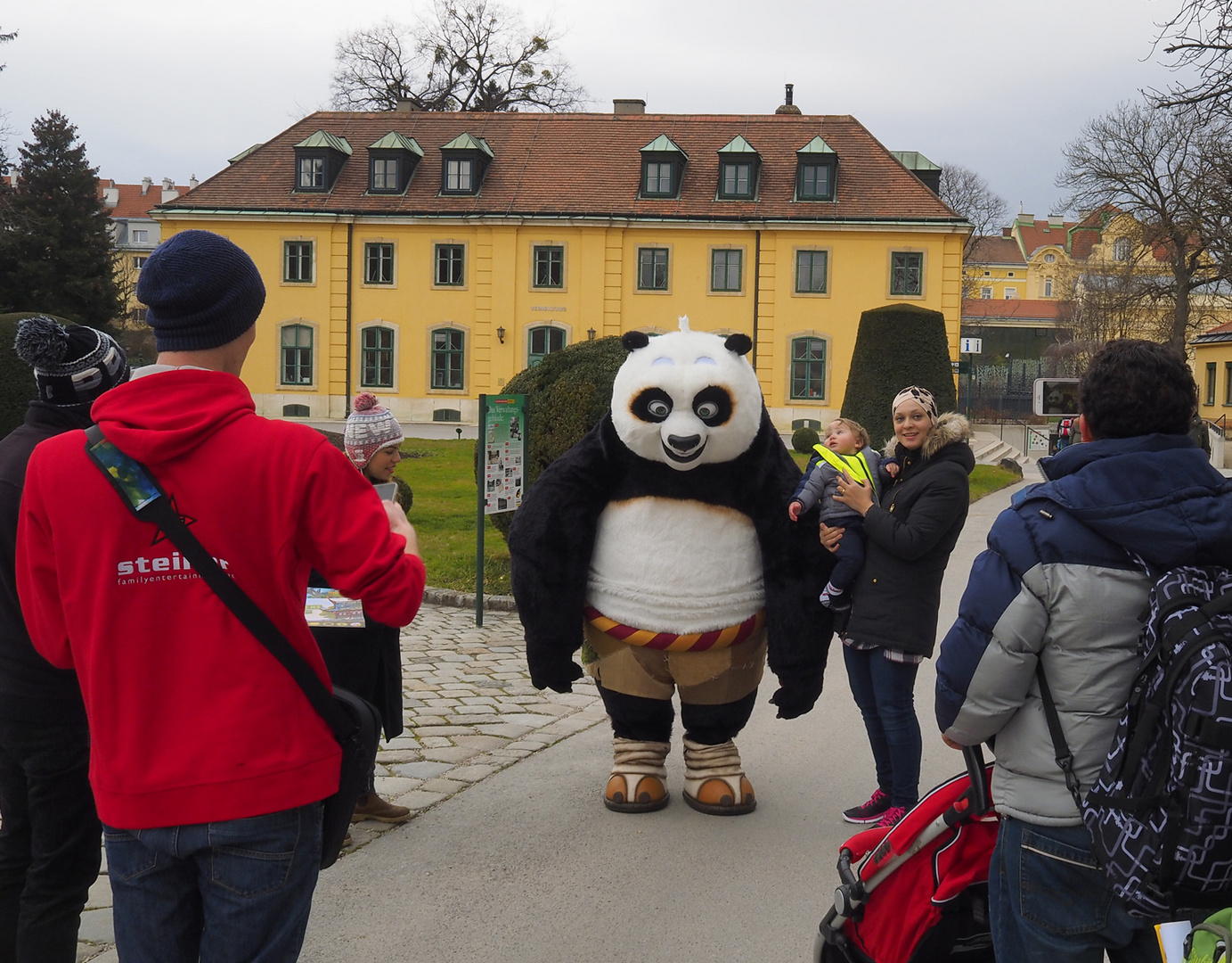 Pandawerbung im Tiergarten von Schönbrunn