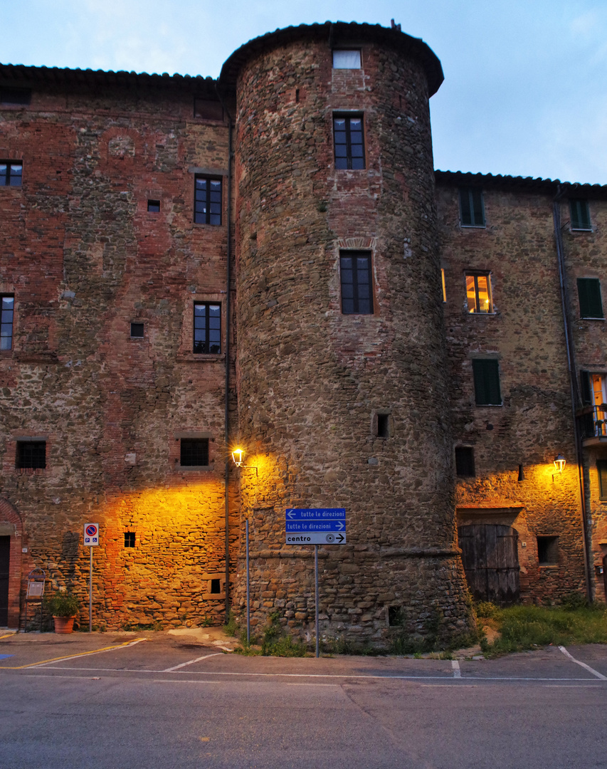 PANICALE  LE  MURA  ESTERNE