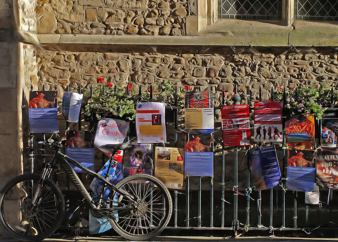 «Panneaux d’affichage» à Cambridge“…!  --  « Anzeigetafel » in Cambridge… !