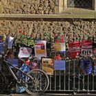 «Panneaux d’affichage» à Cambridge“…!  --  « Anzeigetafel » in Cambridge… !