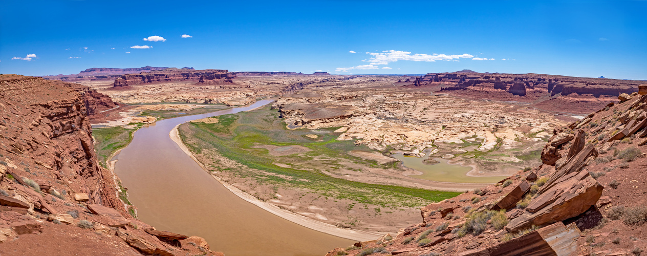 Pano beim Zusammenfluss des Colorado und des Dirty Devil Rivers.