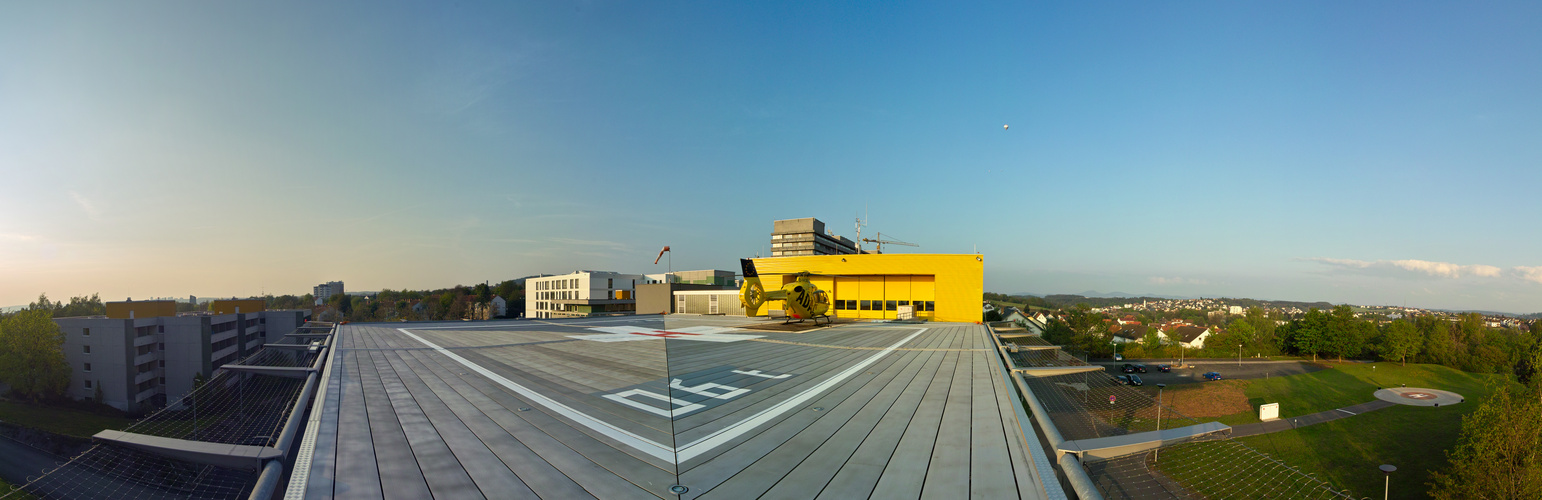 Pano der Station mit Hubi und Ballon