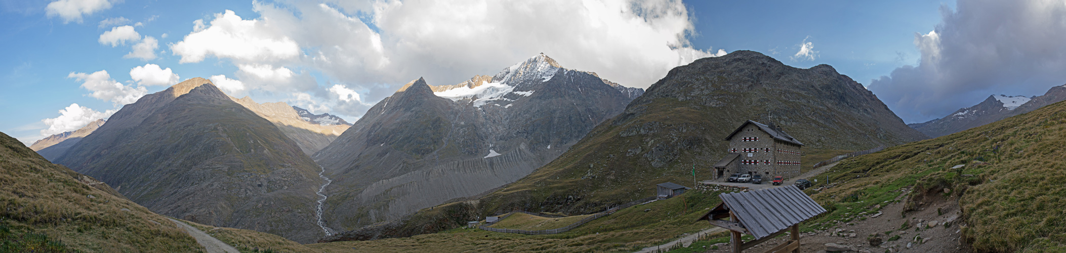 Pano mit der Martin Busch Hütte