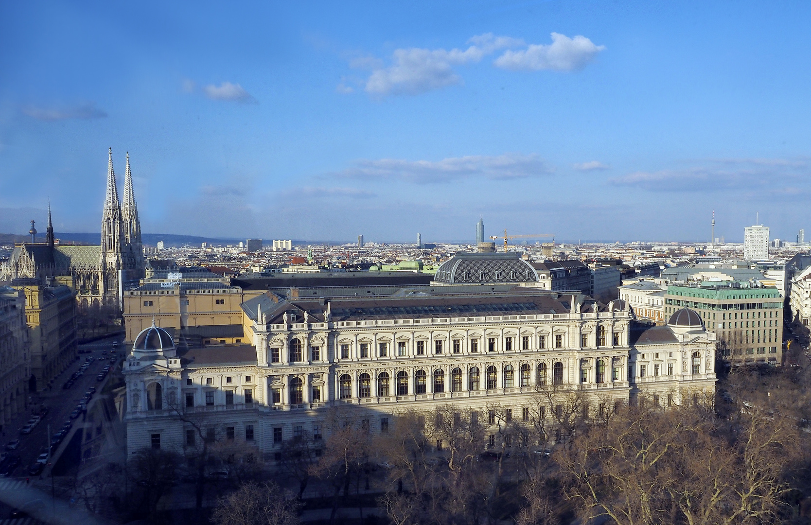 Pano zur Uni und Votivkirche von oben