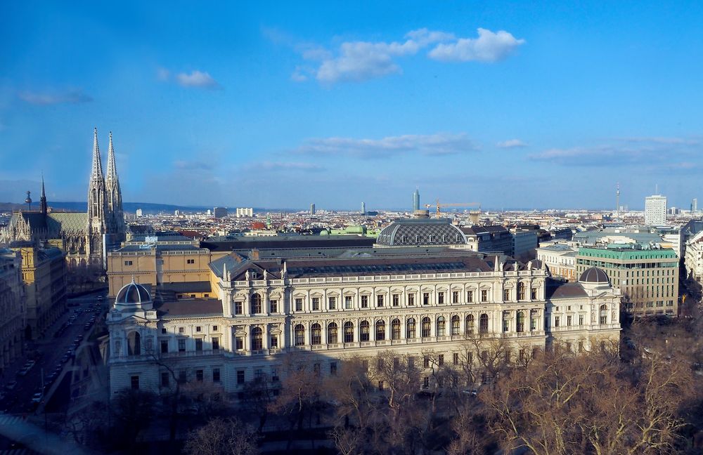 Pano zur Uni und Votivkirche von oben