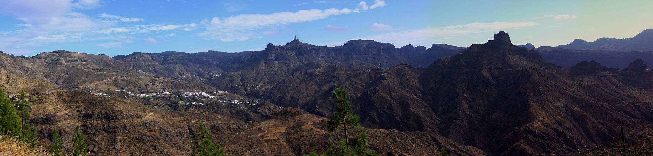 Panoblick über Roque Nublo und Bentaiga