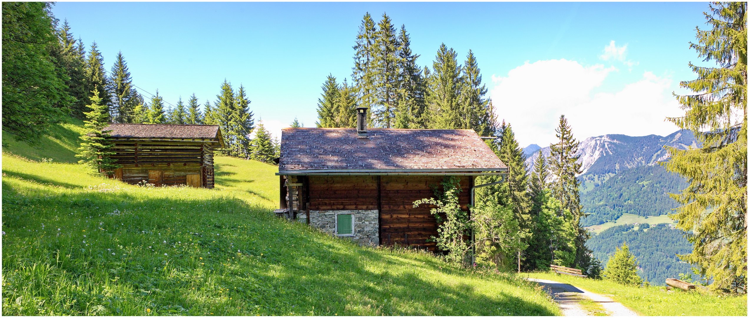 Panorama  2021-06-13  des Weges nach (talwärts) Latschau 01