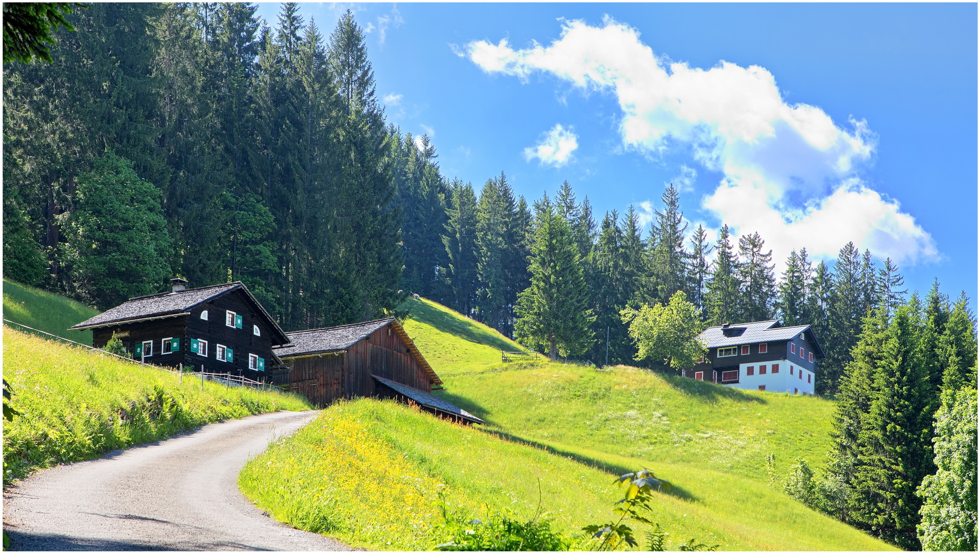 Panorama 2021-06-13 des Weges nach (talwärts) Latschau 02