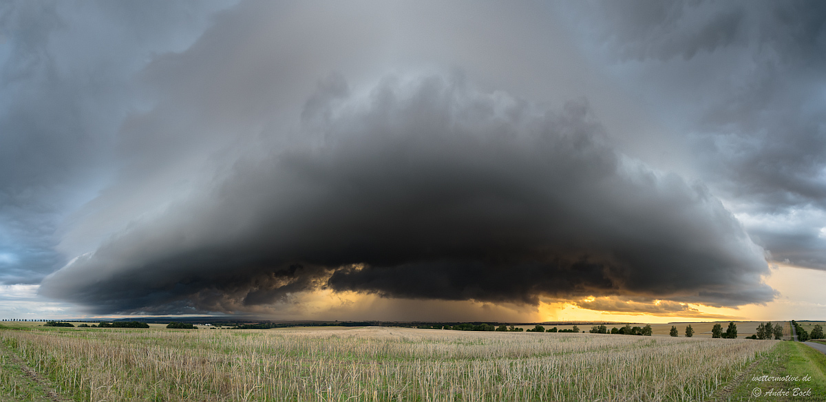 Panorama abendliche Gewitterfront