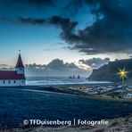 Panorama am Meer mit Kirche