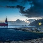 Panorama am Meer mit Kirche