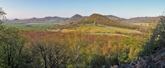 Panorama am steinigen Abgrund beim Ostryaufstieg zu Ostern 2019...